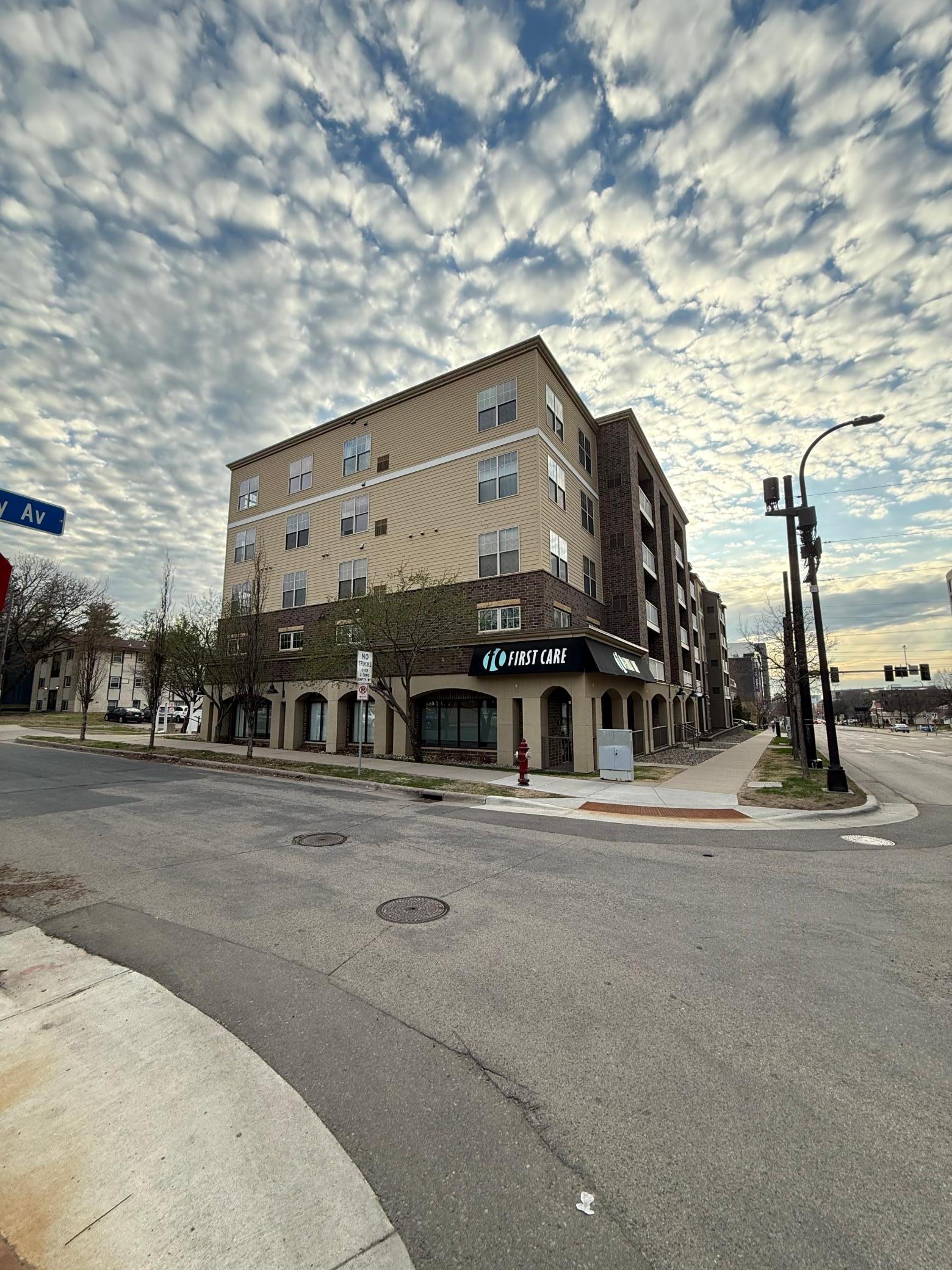 2900 University Avenue SE 402