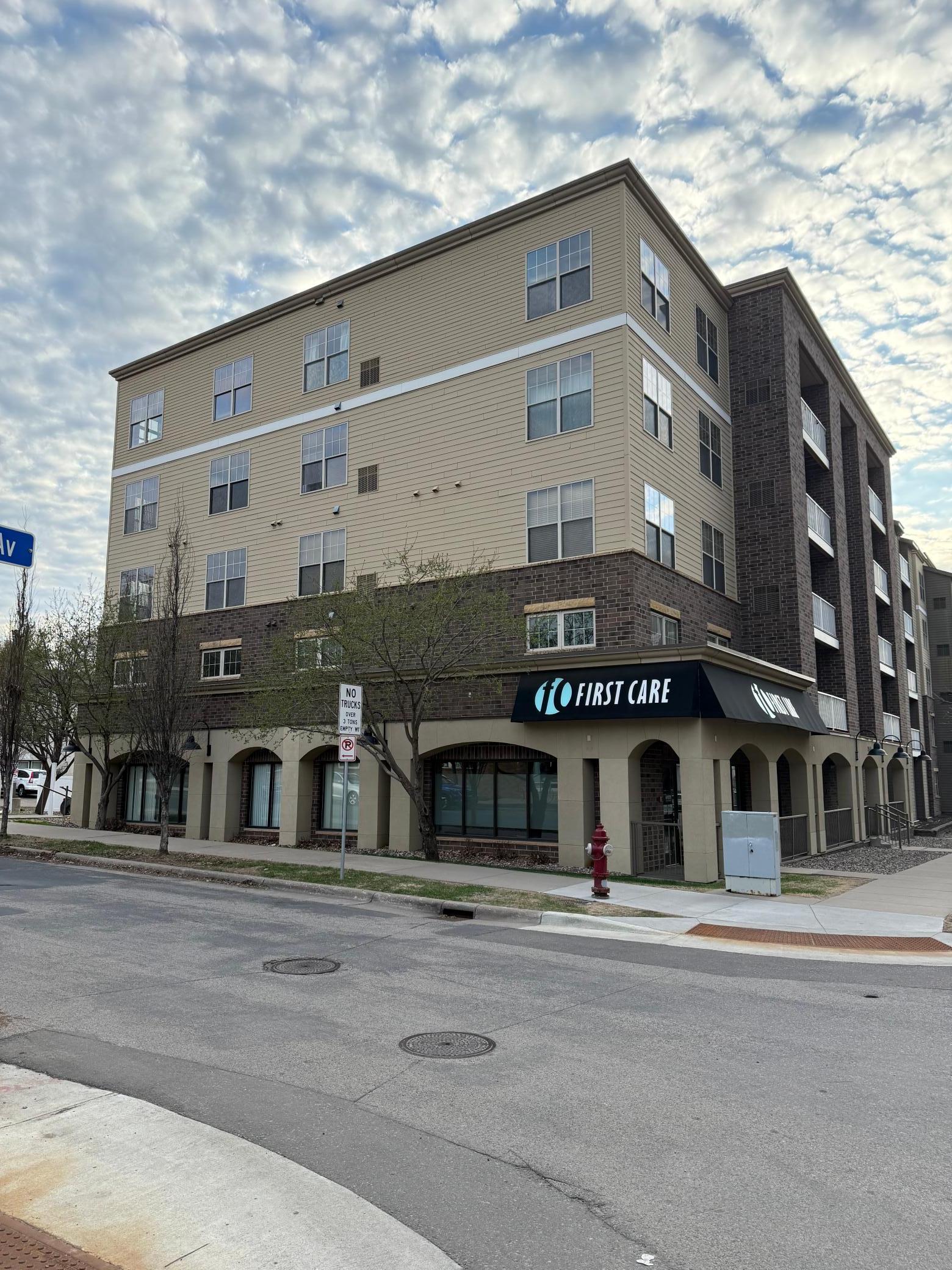 2900 University Avenue SE 402