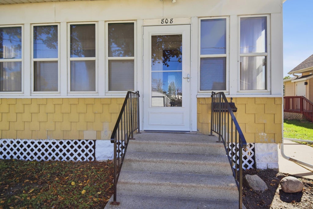 Photo of 808 6th Avenue NE, Austin, MN 55912 (MLS # 7153110)