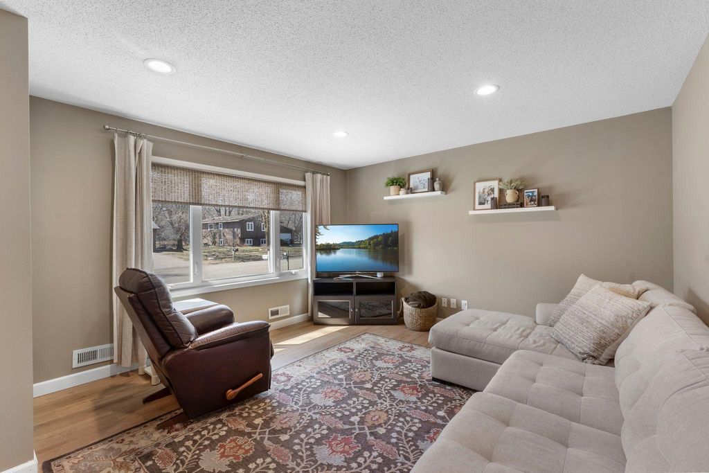 Photo of 5609 Upper 136th Street Court W, Apple Valley, MN 55124 (MLS # 7038101)