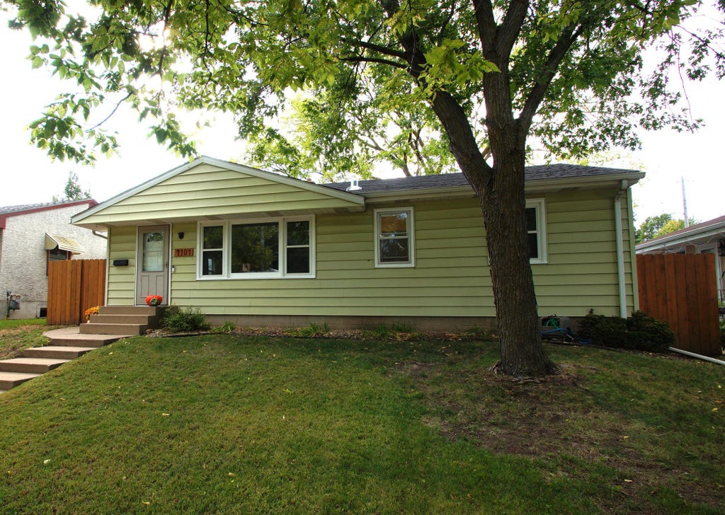 Photo of 1101 Dale Street N, Saint Paul, MN 55117 (MLS # 7141017)