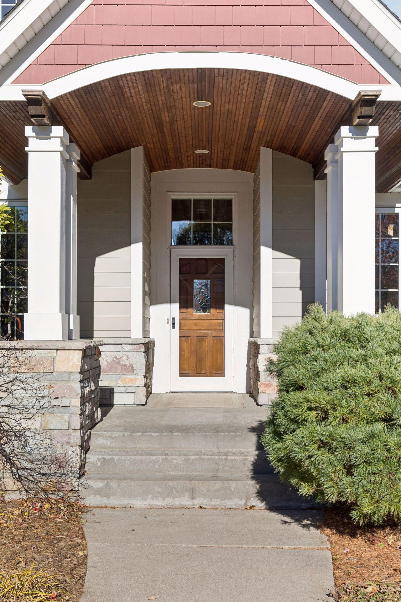 1095 Scarborough Lane