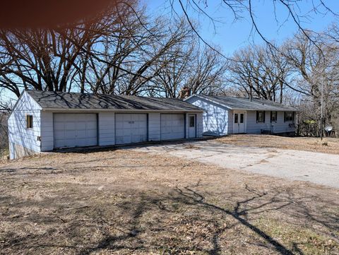 Photo of 1433 Ridgeview Drive, Montevideo, MN 56265 (MLS # 7074637)