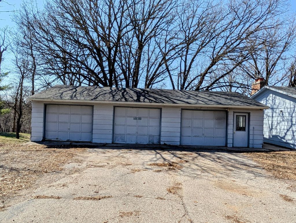 Photo of 1433 Ridgeview Drive, Montevideo, MN 56265 (MLS # 7074637)