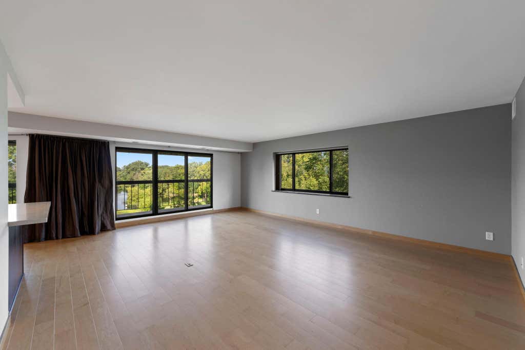 Photo of 2885 Knox Ave AVE S #502, Minneapolis, MN 55408 (MLS # 7119895)