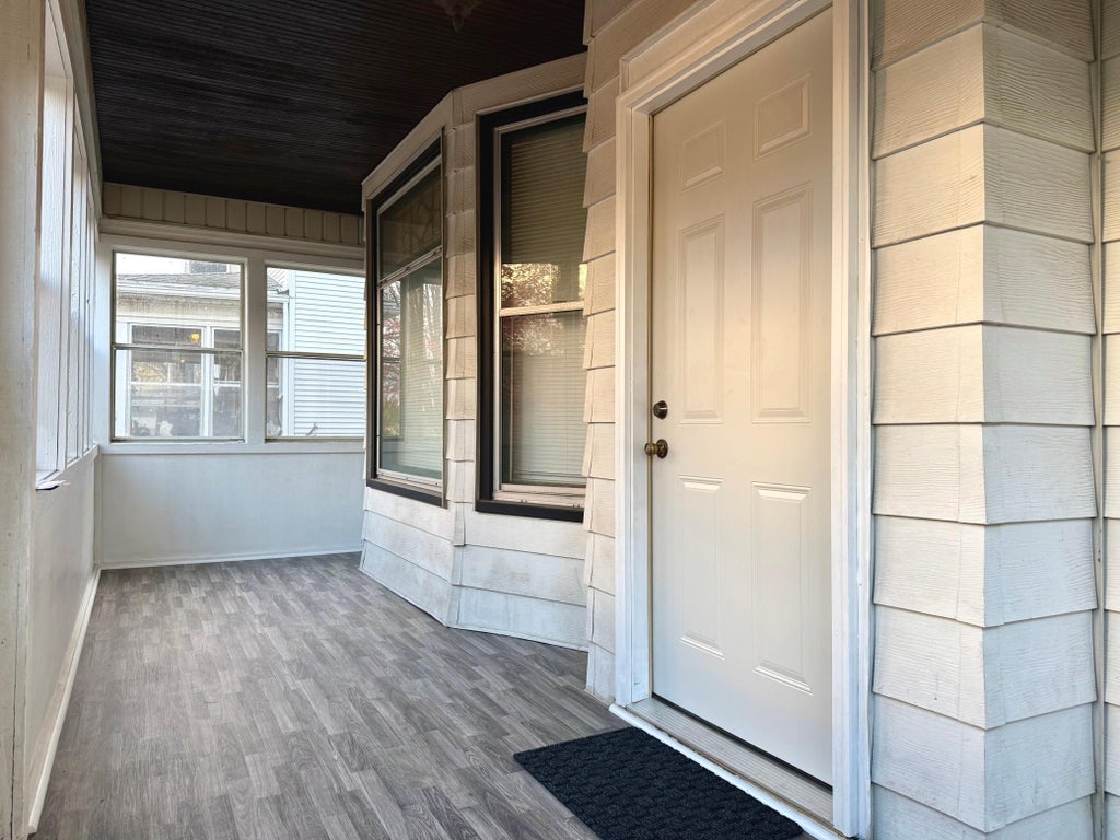 Photo of 1071 Edgerton Street, Saint Paul, MN 55130 (MLS # 7166905)