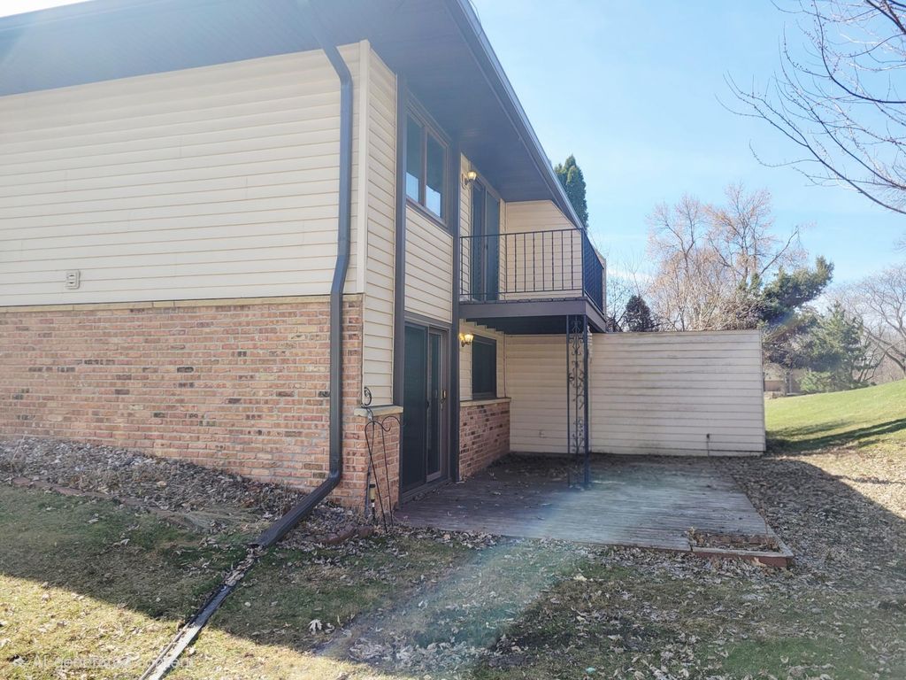 Photo of 6594 Upper 35th Street N, Oakdale, MN 55128 (MLS # 7043879)