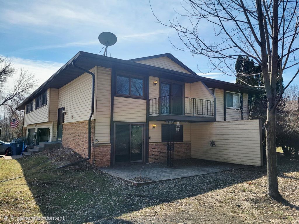 Photo of 6594 Upper 35th Street N, Oakdale, MN 55128 (MLS # 7043879)