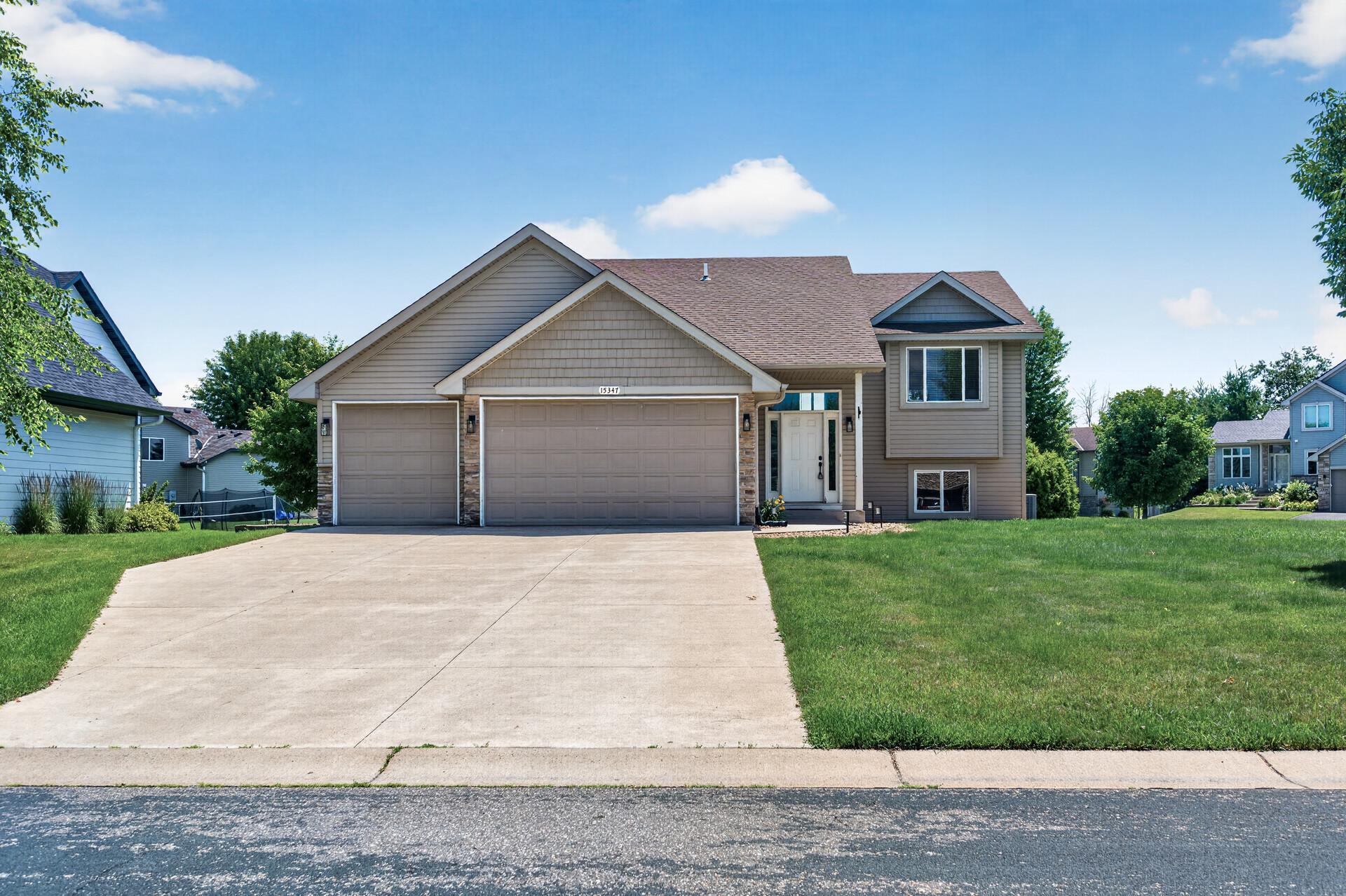 15347 Wintergreen Street NW - Photo 3
