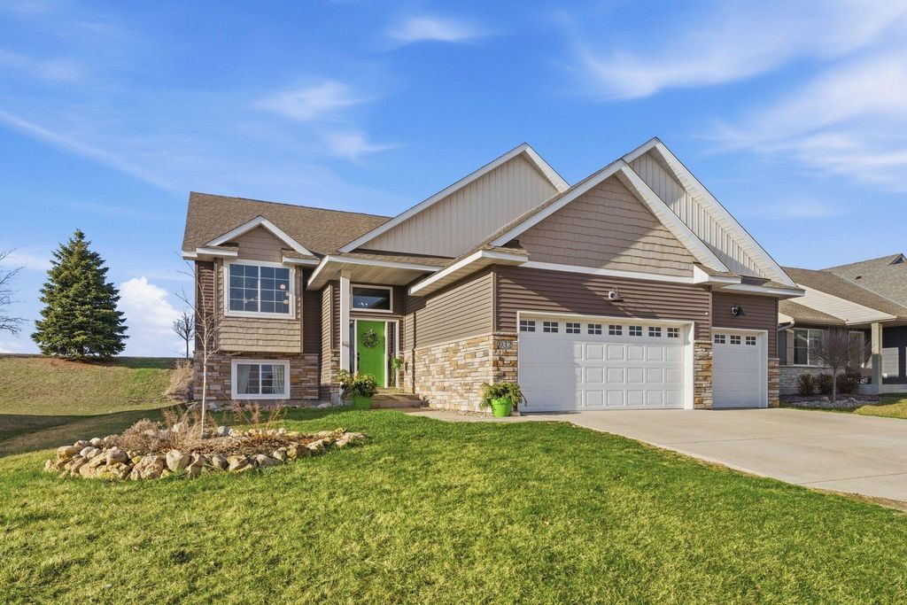 Photo of 932 Forest Edge Drive, Jordan, MN 55352 (MLS # 7044113)