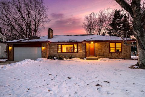 1362 Belmont Lane W Roseville MN 55113