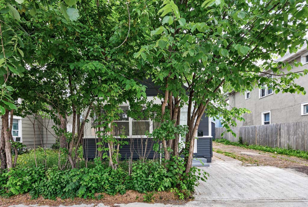 Photo of 1058 Arcade Street, Saint Paul, MN 55106 (MLS # 7131782)
