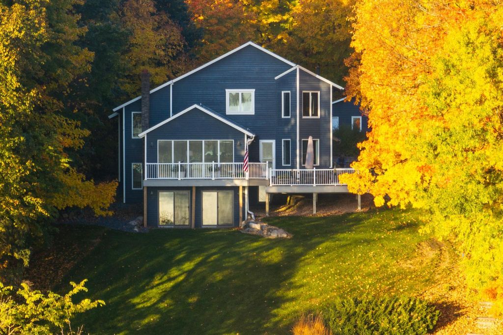 Photo of 630 Carver Beach Road, Chanhassen, MN 55317 (MLS # 6809017)