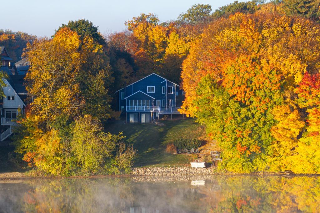 Photo of 630 Carver Beach Road, Chanhassen, MN 55317 (MLS # 6809017)