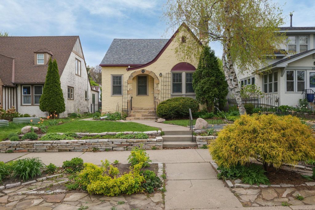 Photo of 2095 James Avenue, Saint Paul, MN 55105 (MLS # 6825240)