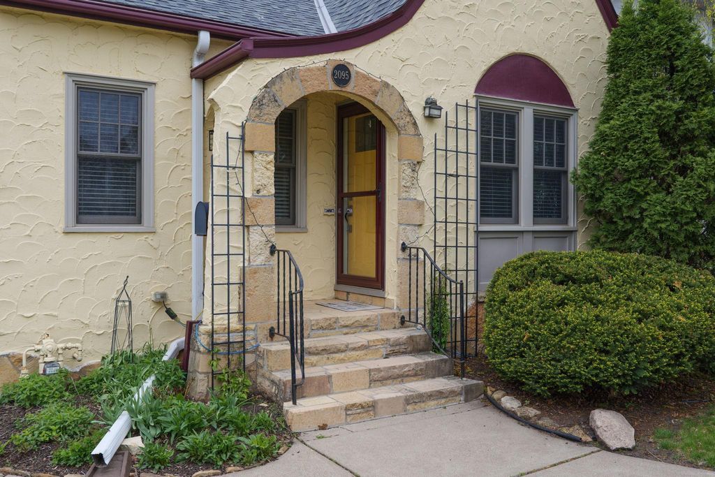 Photo of 2095 James Avenue, Saint Paul, MN 55105 (MLS # 6825240)