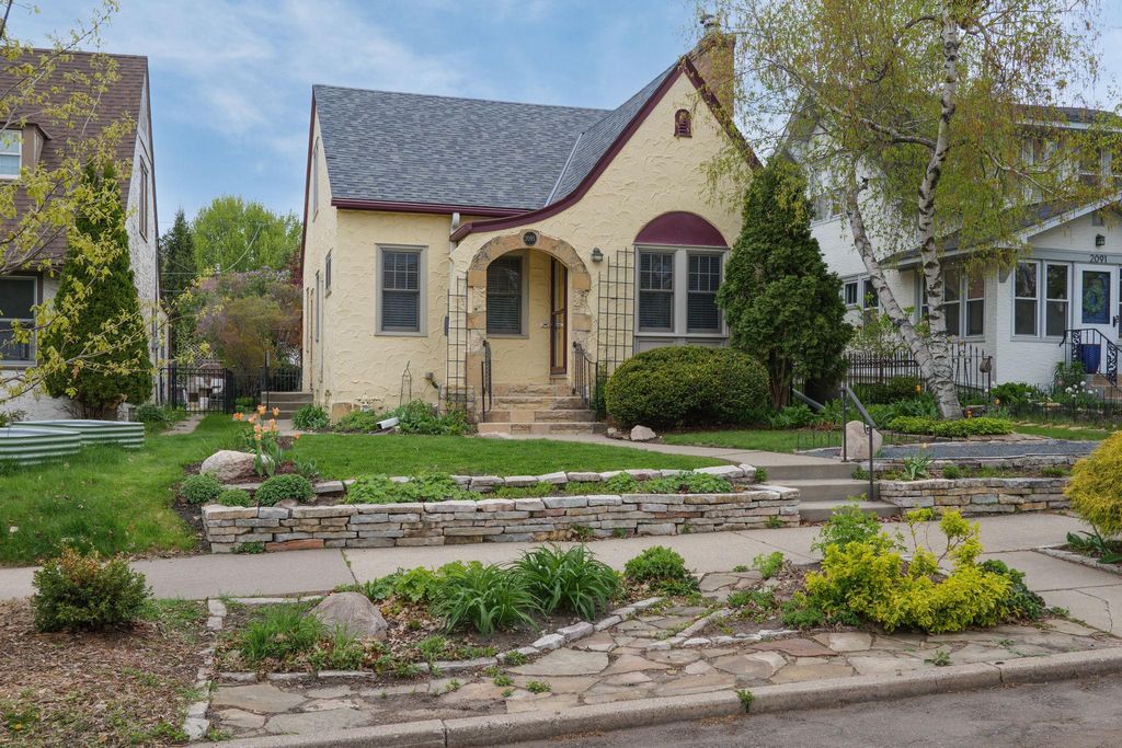 Photo of 2095 James Avenue, Saint Paul, MN 55105 (MLS # 6825240)