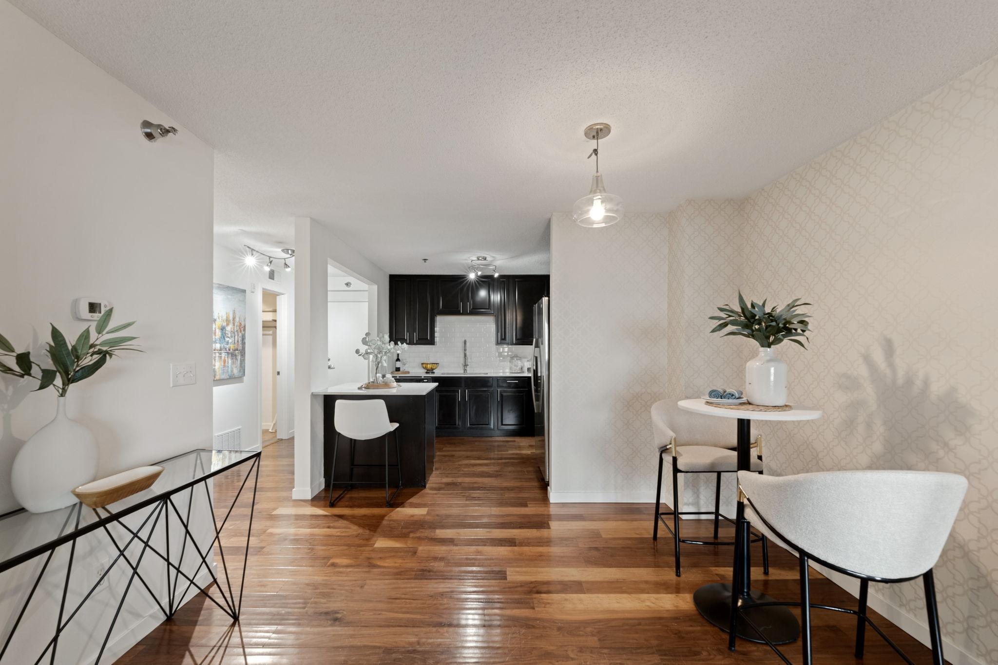 48 Groveland Terrace B307