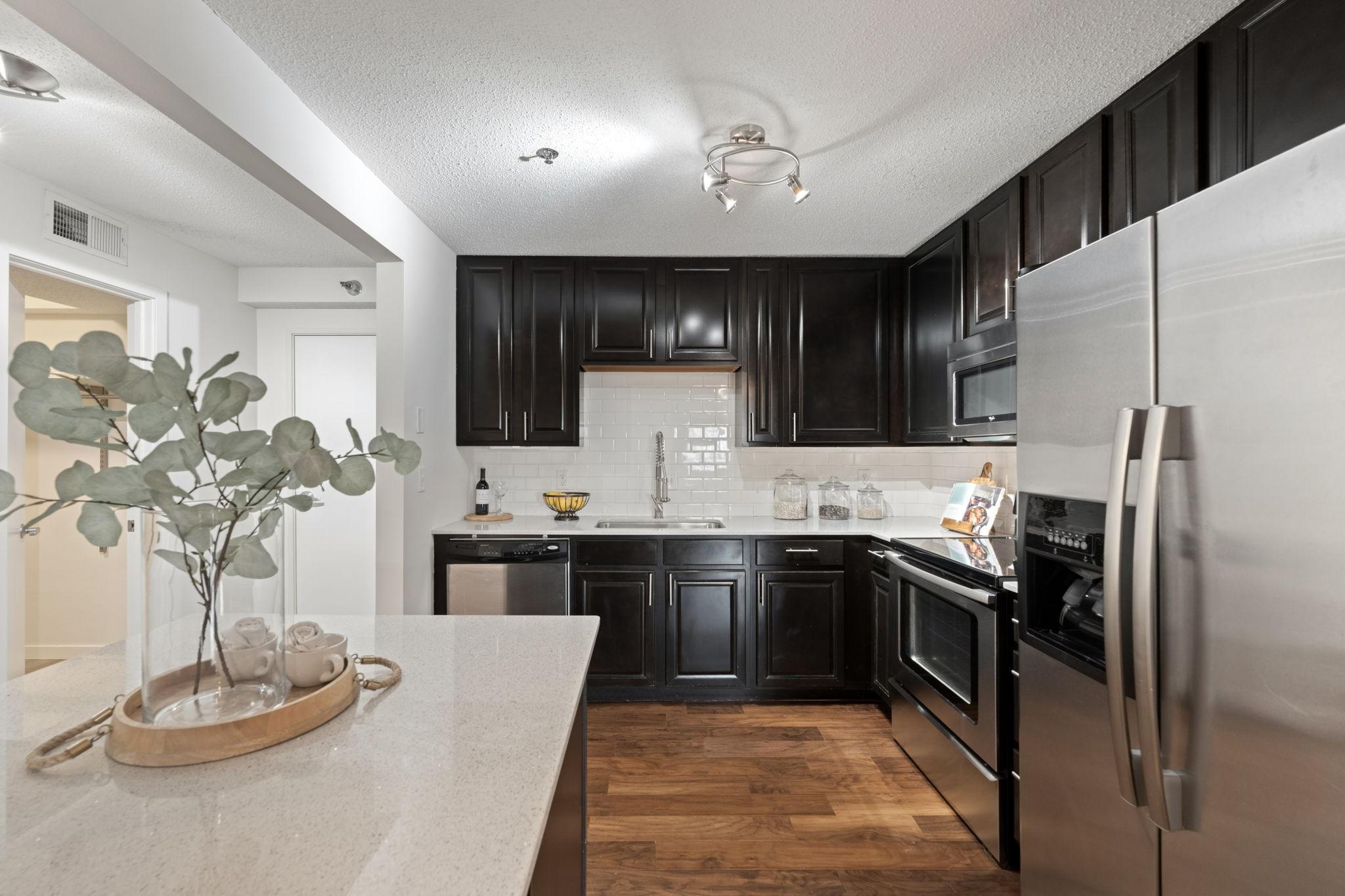 48 Groveland Terrace B307