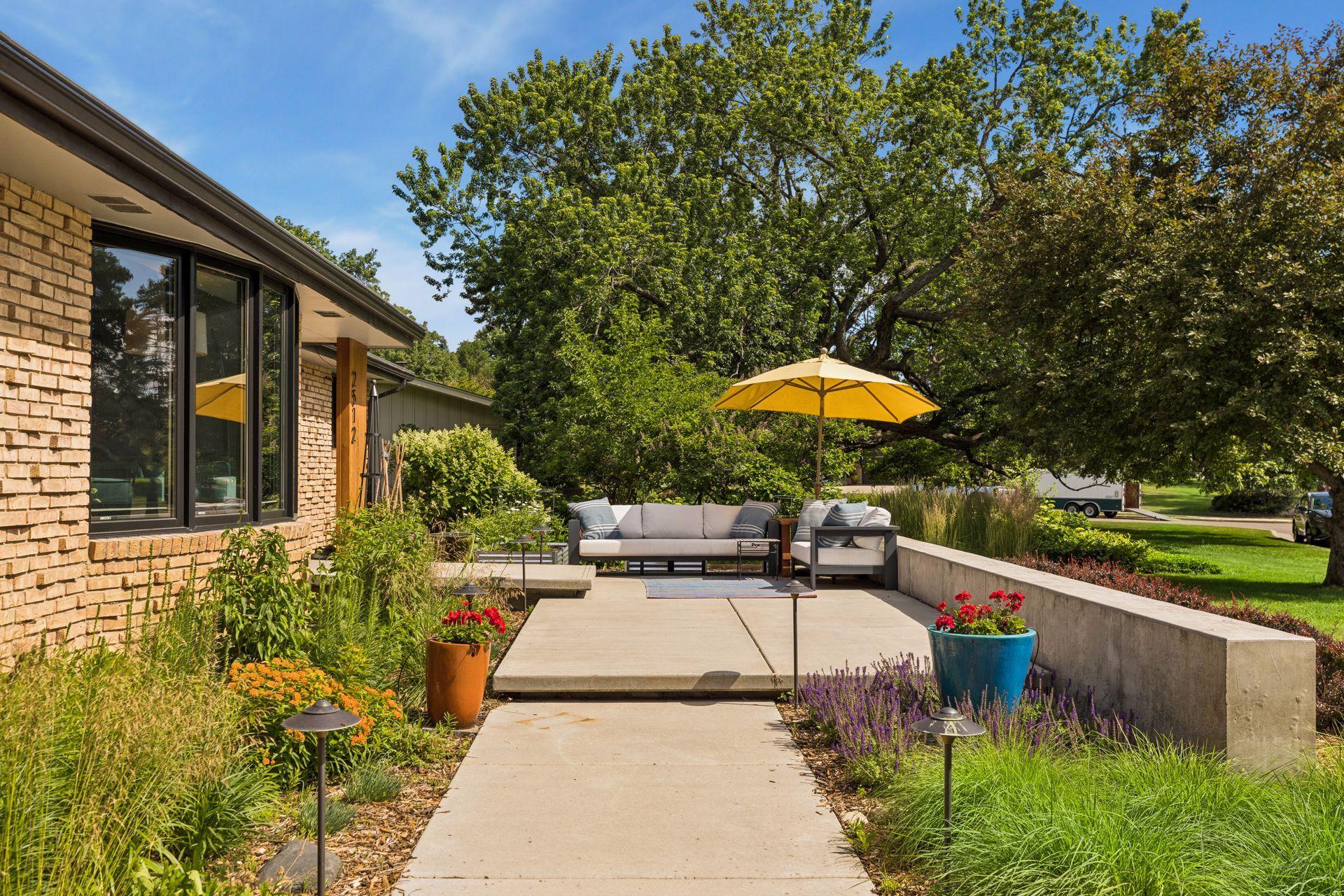 2512 Huntington Avenue