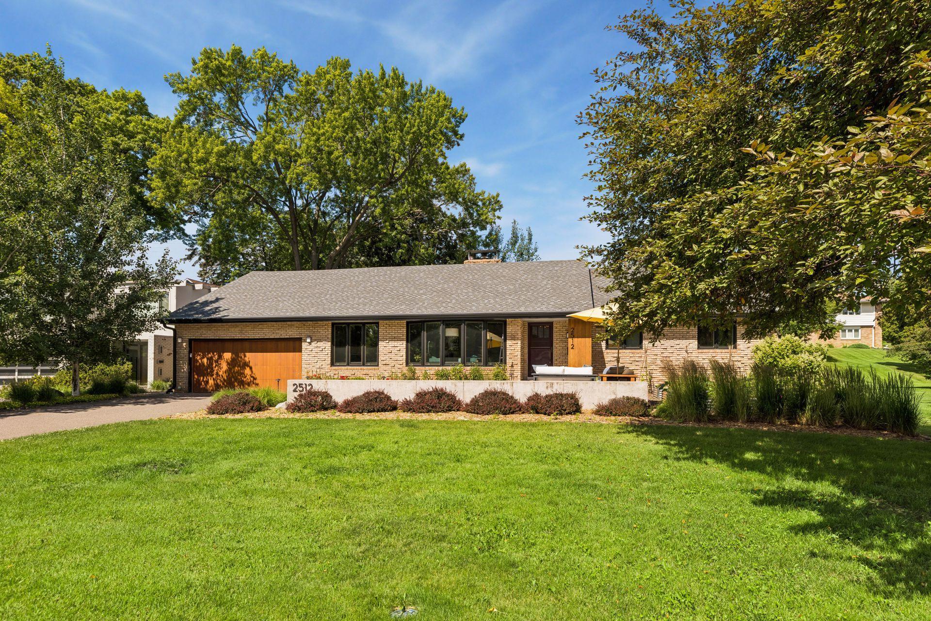 2512 Huntington Avenue
