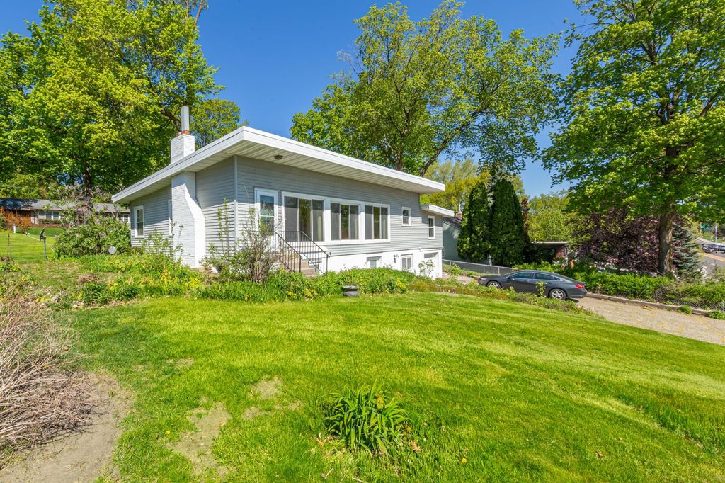 Photo of 223 Central Avenue N, Wayzata, MN 55391 (MLS # 7071388)
