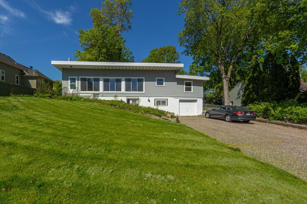 Photo of 223 Central Avenue N, Wayzata, MN 55391 (MLS # 7071388)