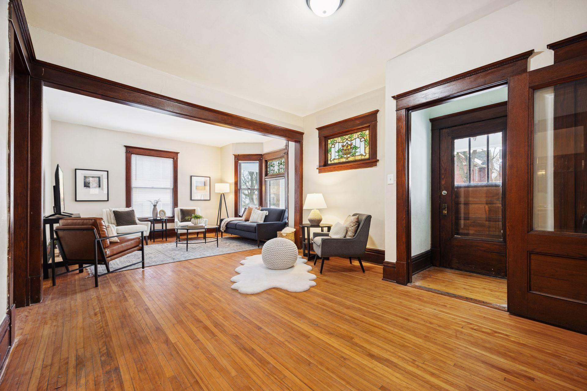 2711 Dupont Avenue S