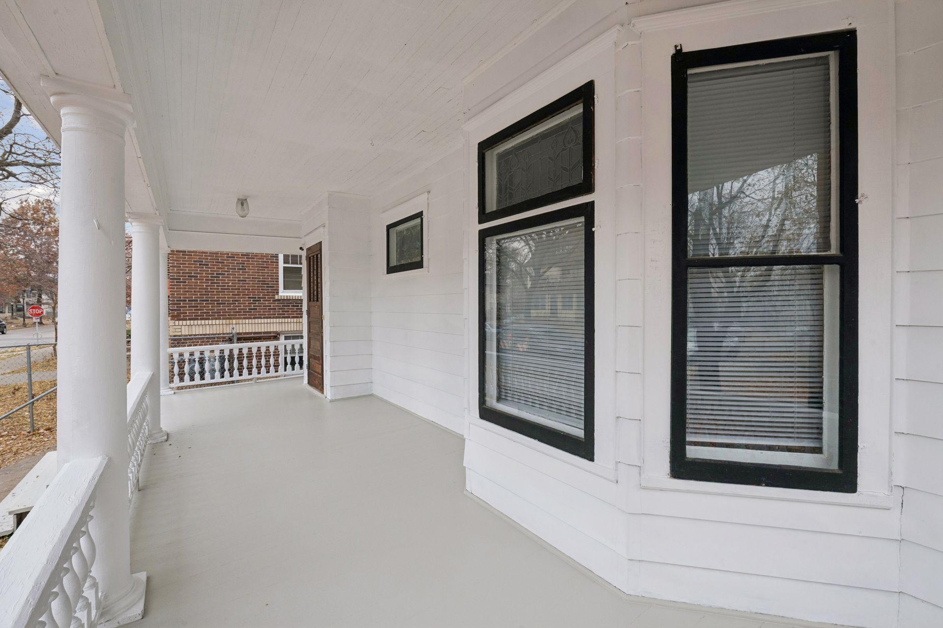 2711 Dupont Avenue S