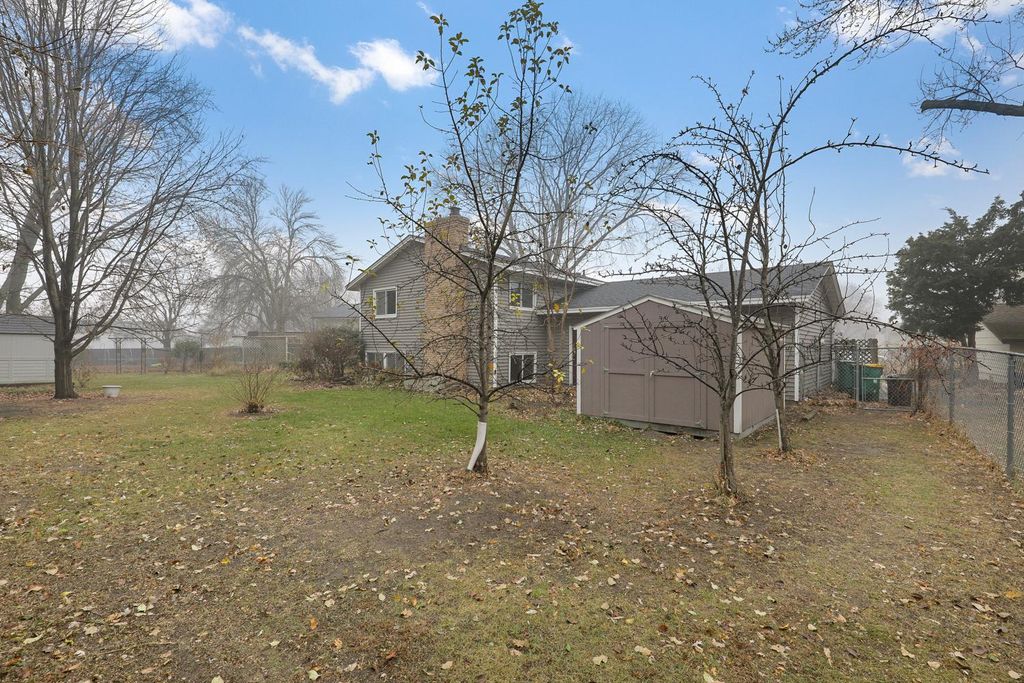 Photo of 8316 Hampshire Avenue N, Brooklyn Park, MN 55445 (MLS # 6823986)