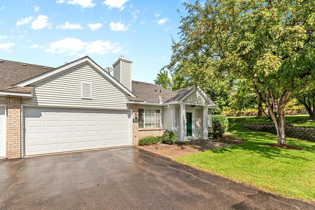 Photo of 15202 Greenhaven Way, Burnsville, MN 55306 (MLS # 7138369)