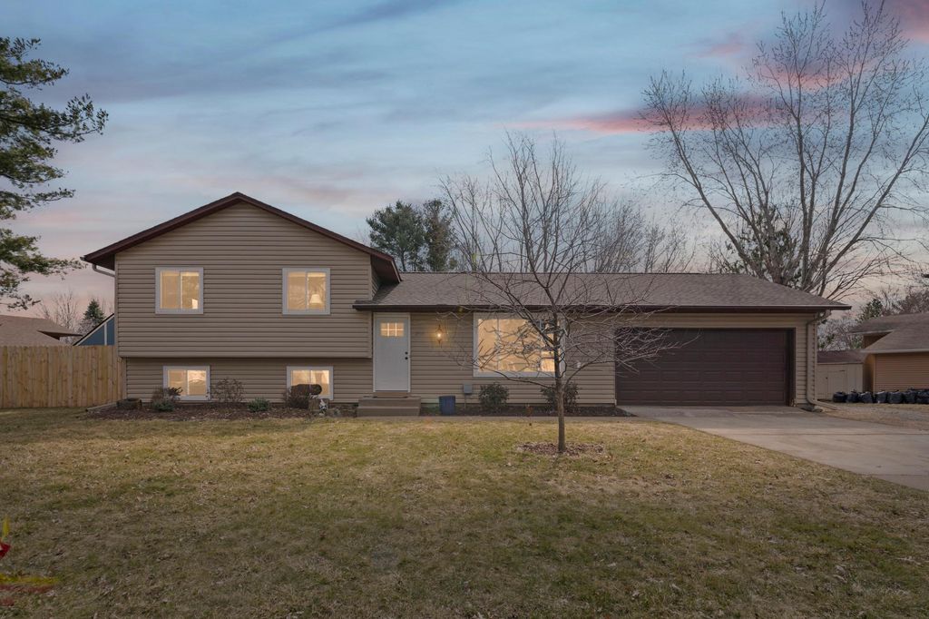 Photo of 2639 Fairlawn Drive, Stillwater, MN 55082 (MLS # 7038559)