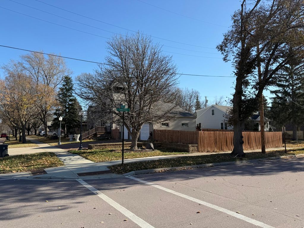 Photo of 227 W 5th Street, Mankato, MN 56001 (MLS # 6826879)