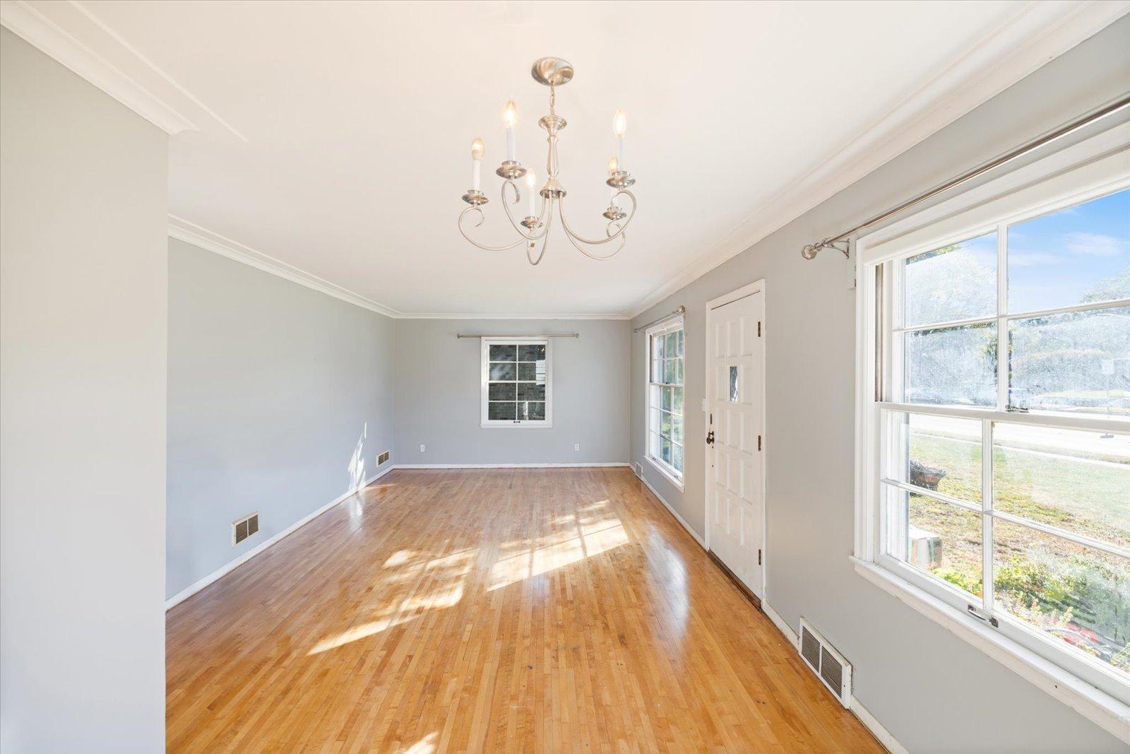 1445 Larpenteur Avenue W