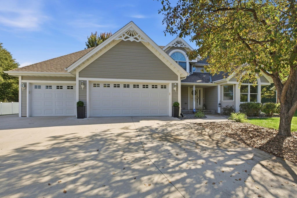 Photo of 2668 Waterford Court, Saint Cloud, MN 56301 (MLS # 7152845)