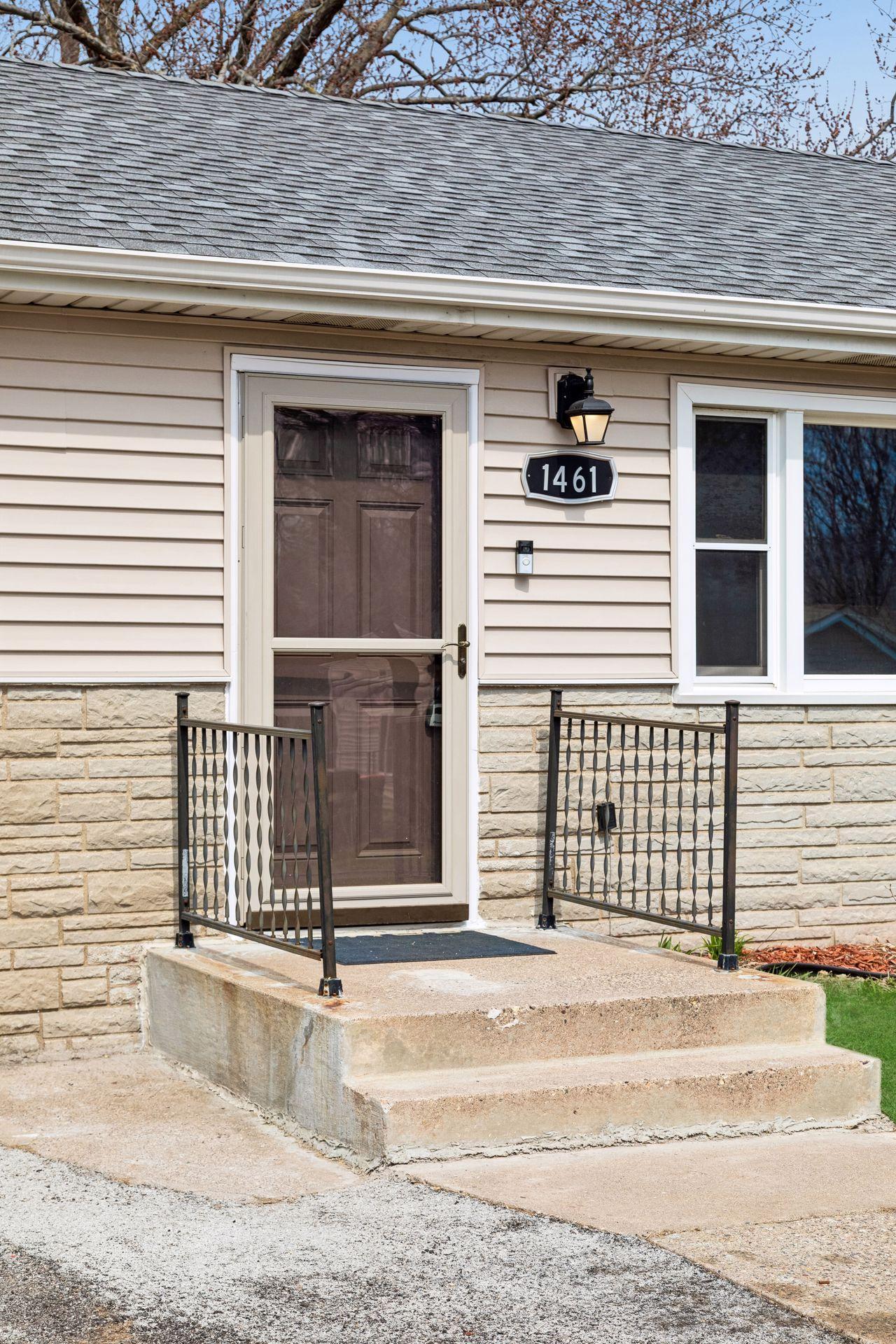 1461 Grandview Avenue E