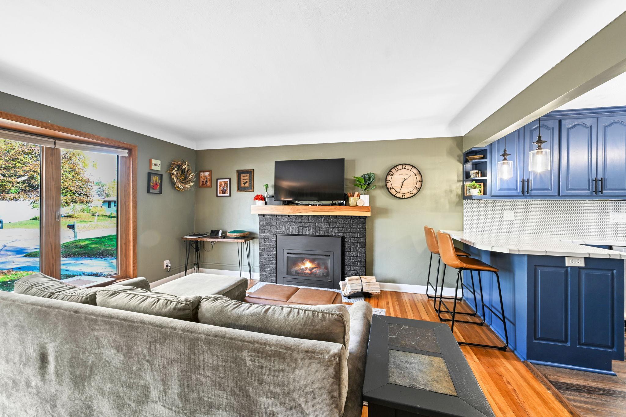 848 Sandhurst Drive W