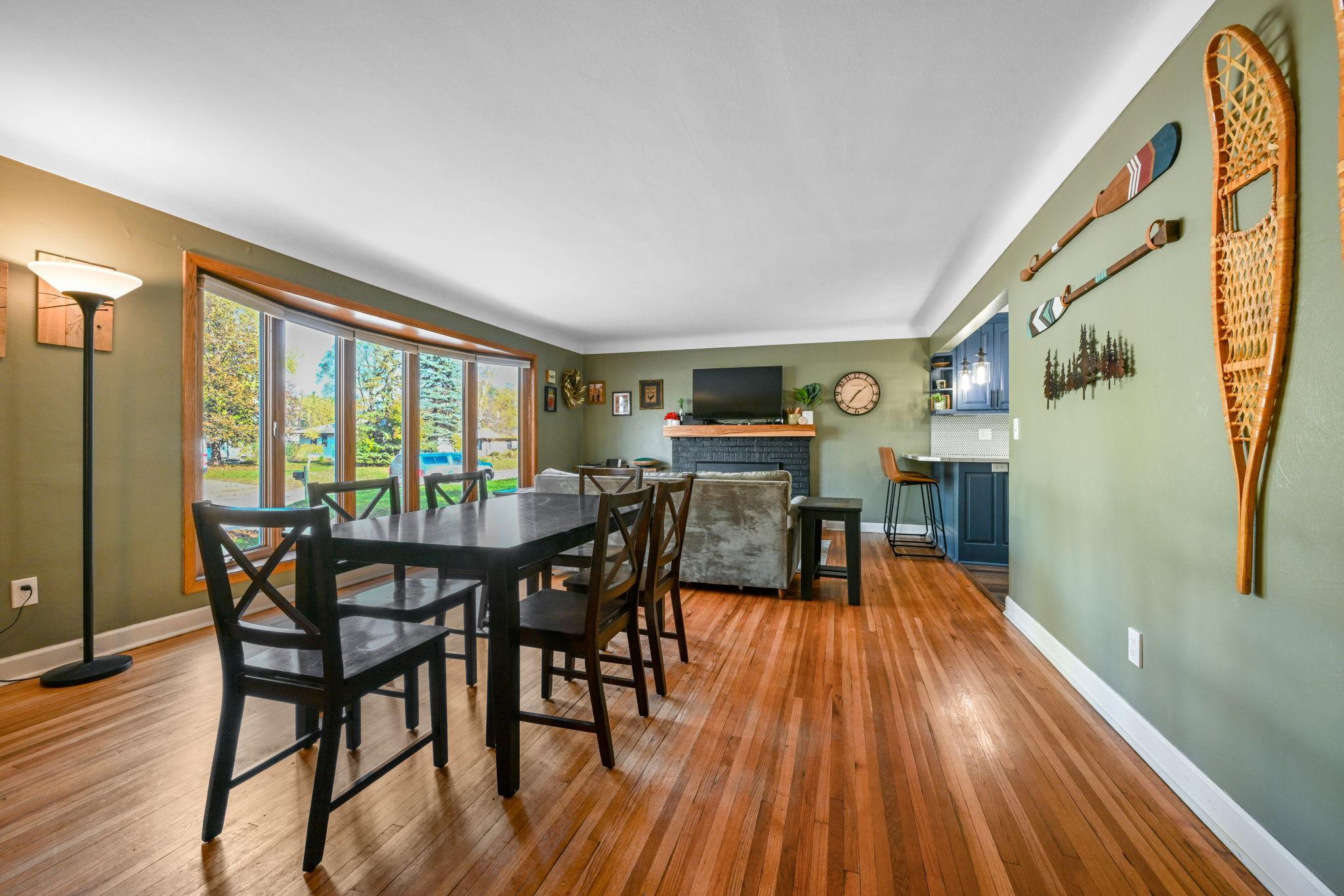 848 Sandhurst Drive W