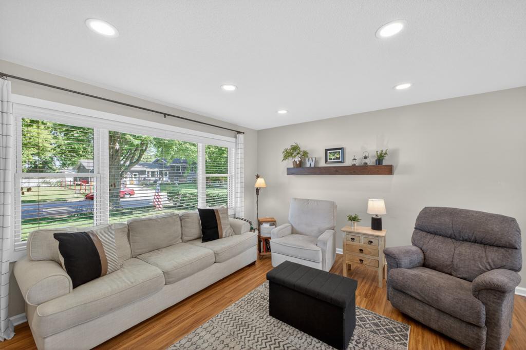 303 6th Avenue NE
