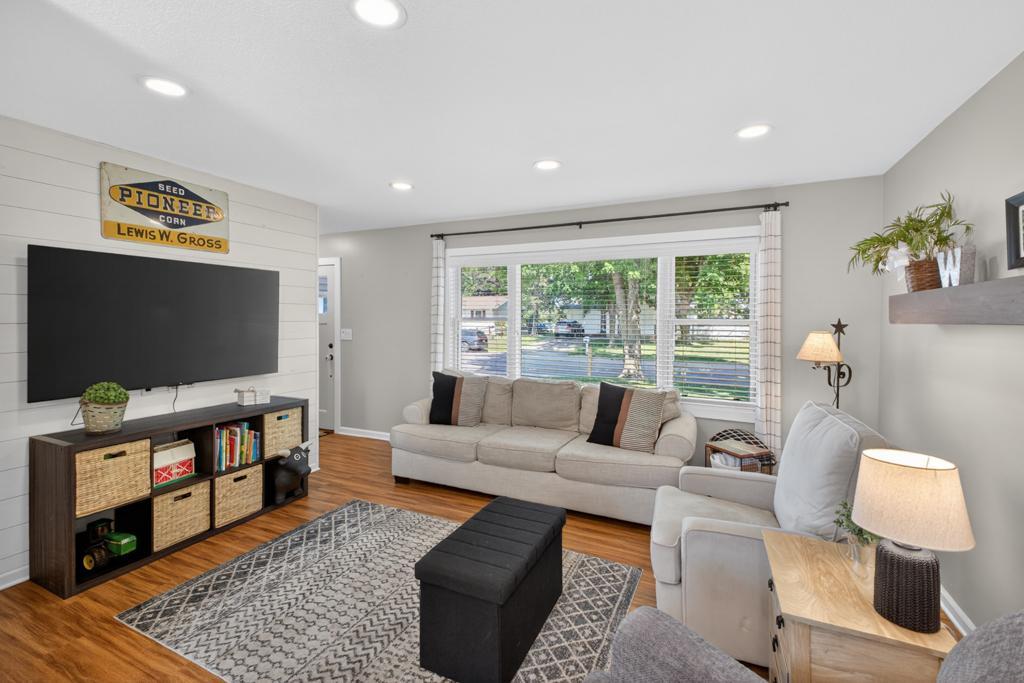303 6th Avenue NE