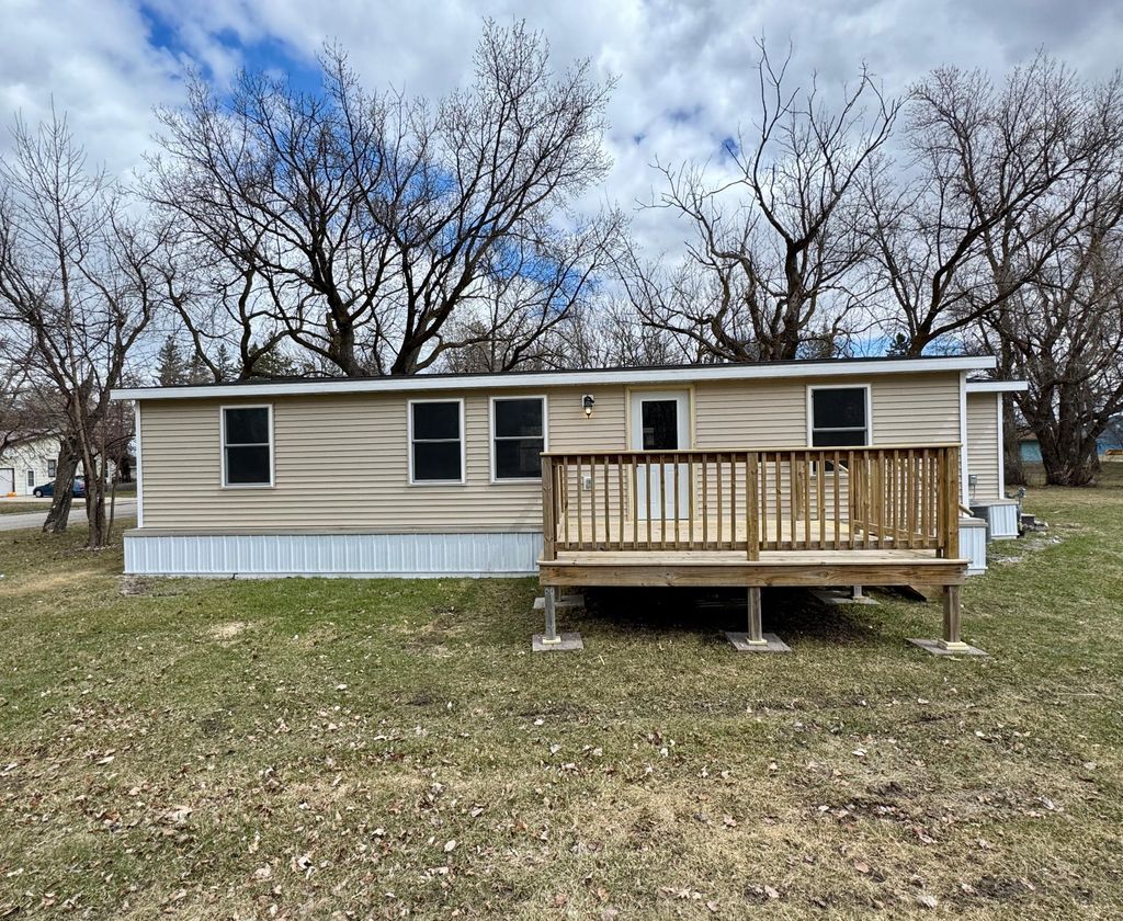 Photo of 202 Washington Street SE, Warroad, MN 56763 (MLS # 7067636)