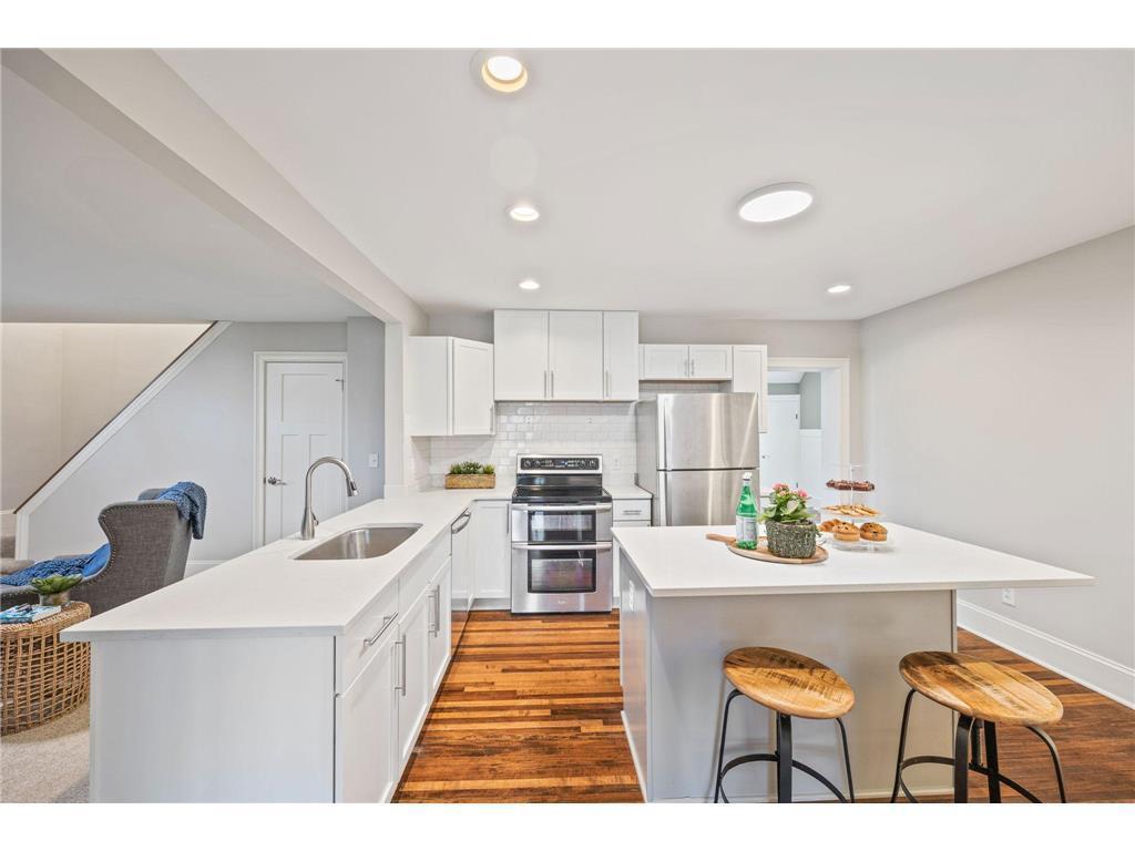712 Anderson Street W
