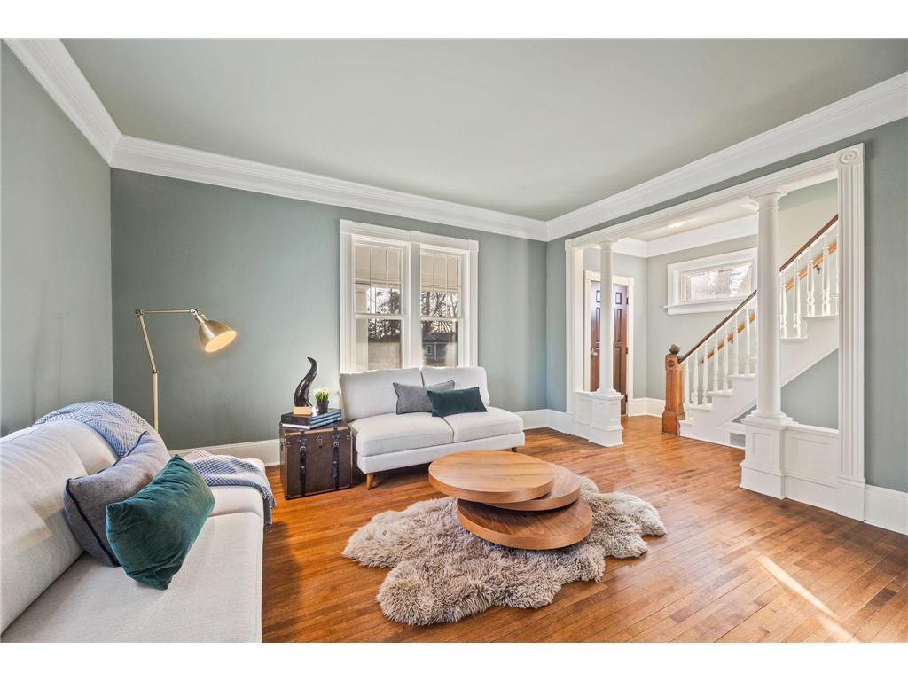 712 Anderson Street W