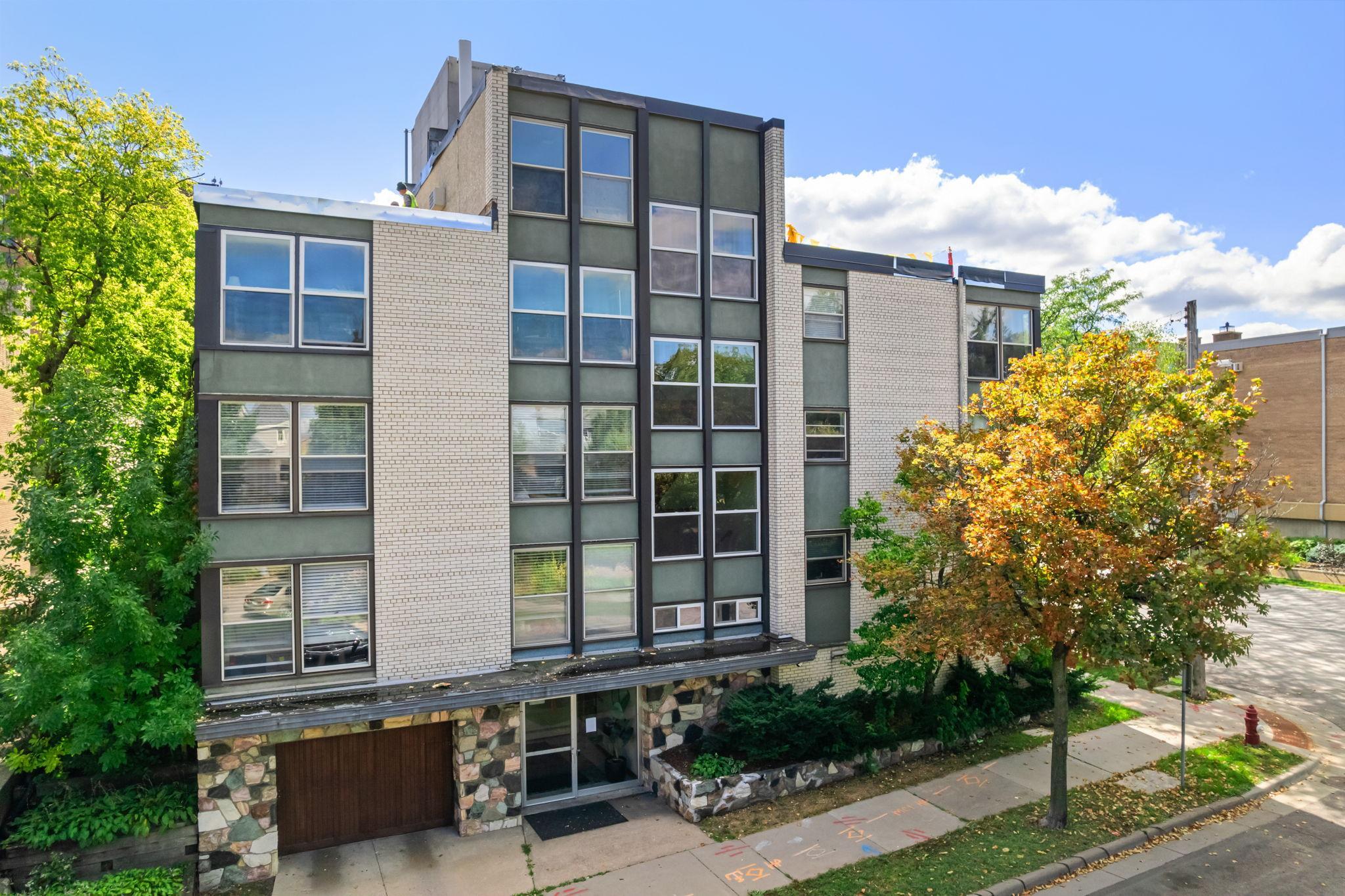 821 Douglas Avenue 204