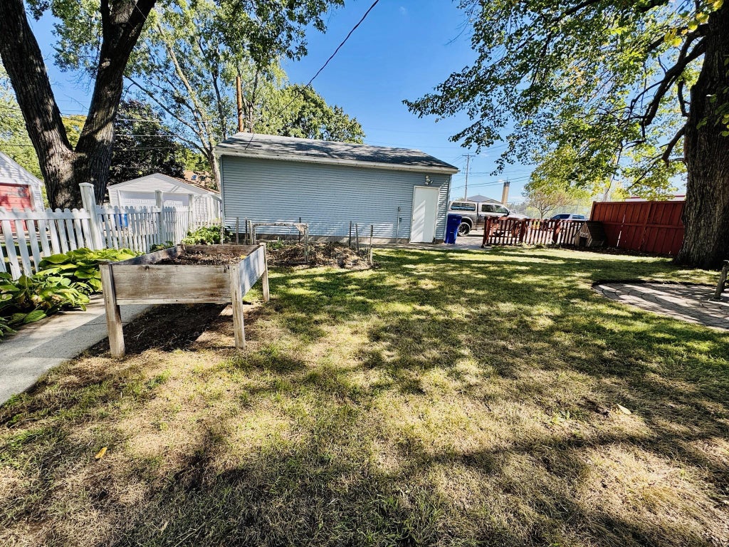 Photo of 1444 Saint Albans Street N, Saint Paul, MN 55117 (MLS # 7132542)