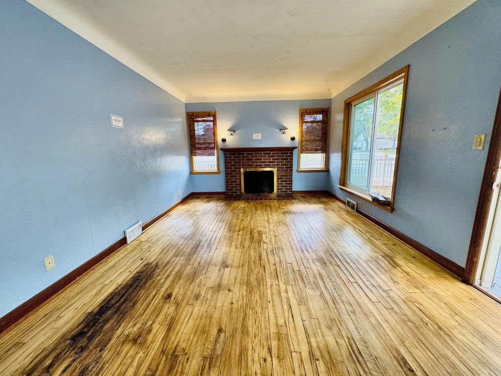Photo of 1444 Saint Albans Street N, Saint Paul, MN 55117 (MLS # 7132542)