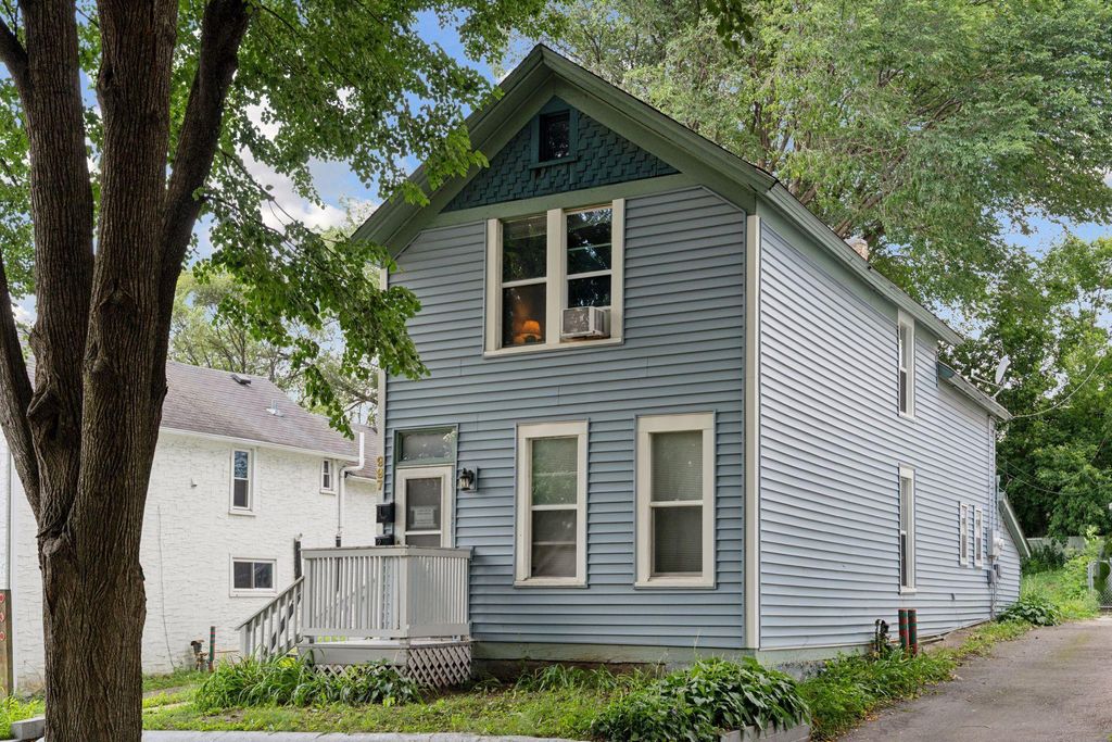 Photo of 997 Marion Street, Saint Paul, MN 55117 (MLS # 7033033)