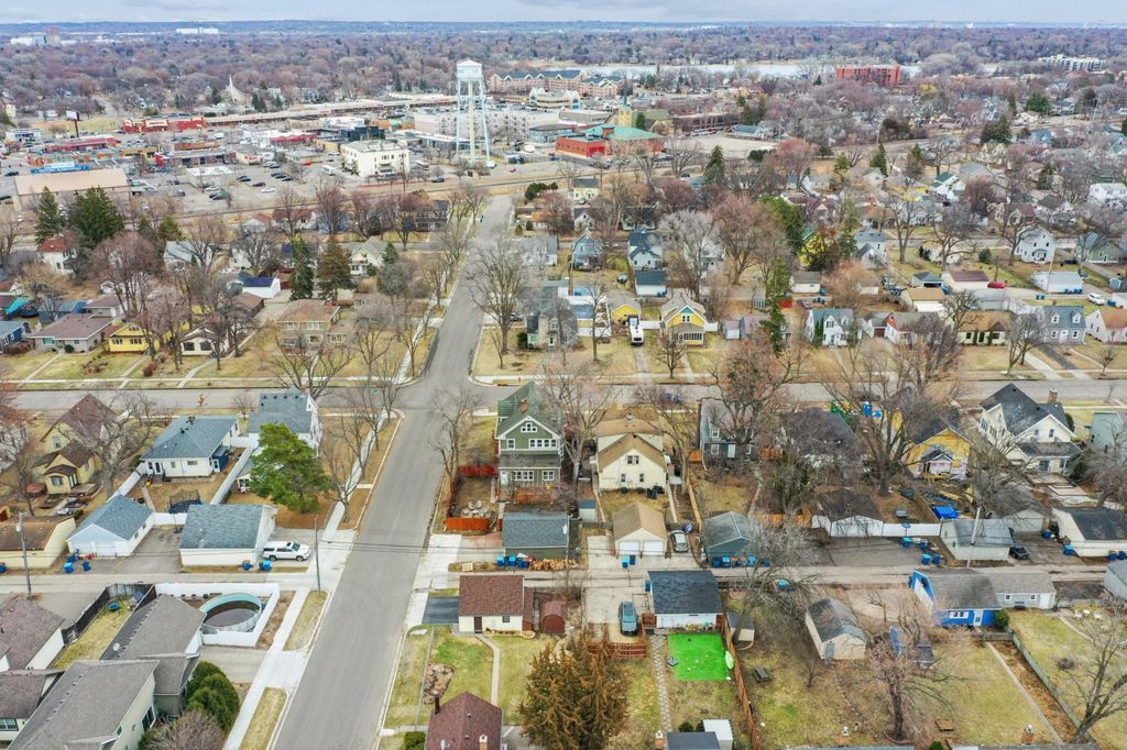 Photo of 4057 Quail Avenue N, Robbinsdale, MN 55422 (MLS # 7035541)