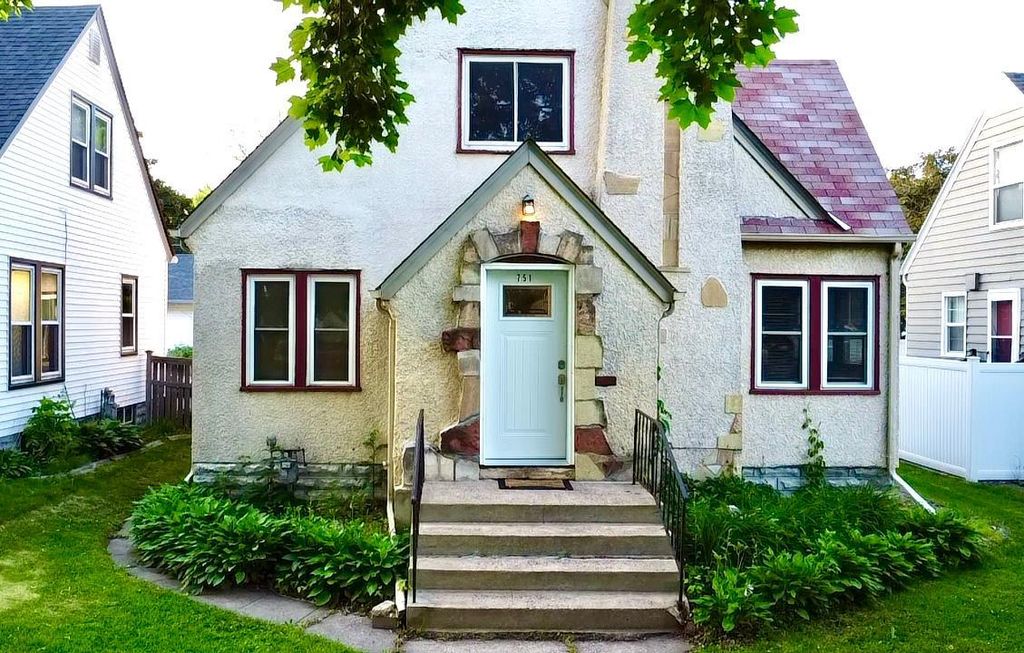 Photo of 751 Cottage Avenue E, Saint Paul, MN 55106 (MLS # 7082278)