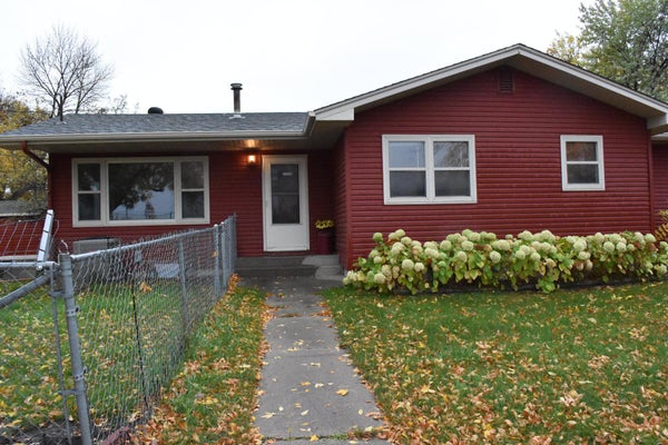 402 MAPLE LN, MOORHEAD, MN 56560 - Image 9fded61b207d6fc4436074cbaa032cc3/2476999066